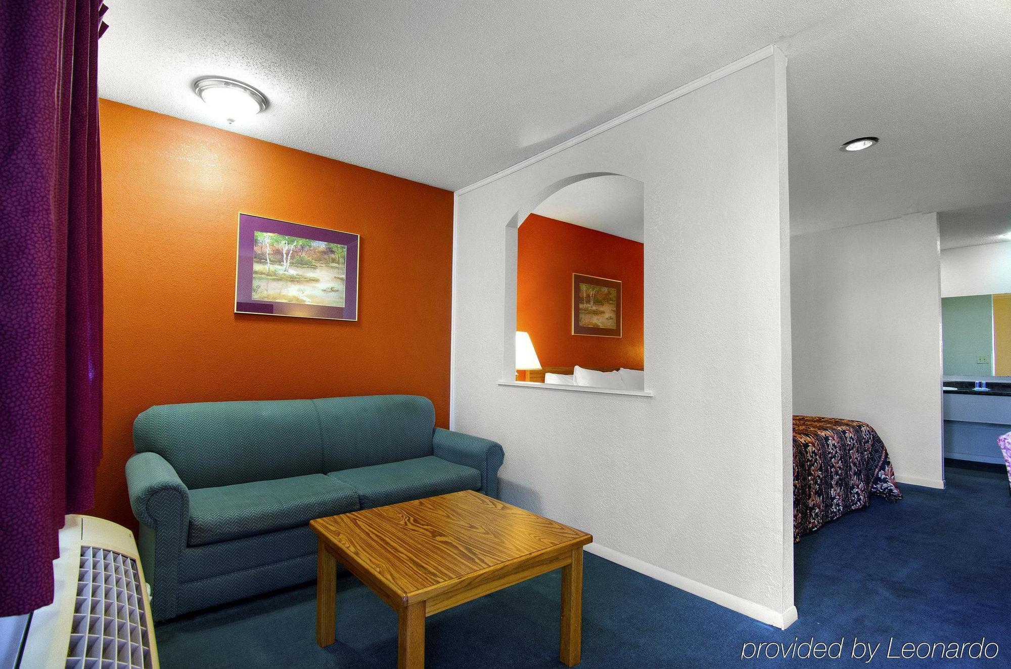 America'S Best Inn And Suites Emporia Exterior photo