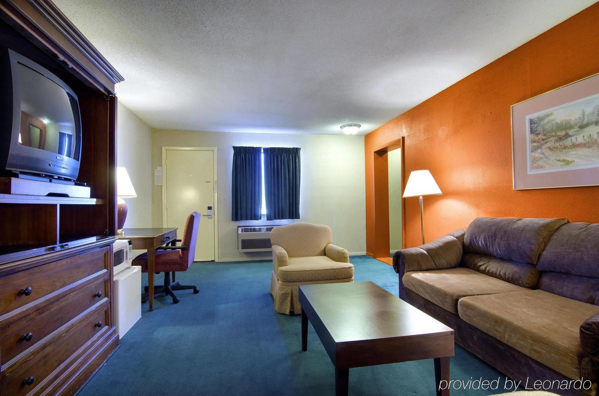 America'S Best Inn And Suites Emporia Exterior photo