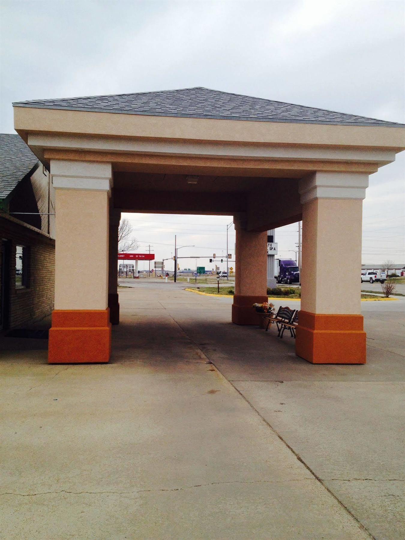 America'S Best Inn And Suites Emporia Exterior photo